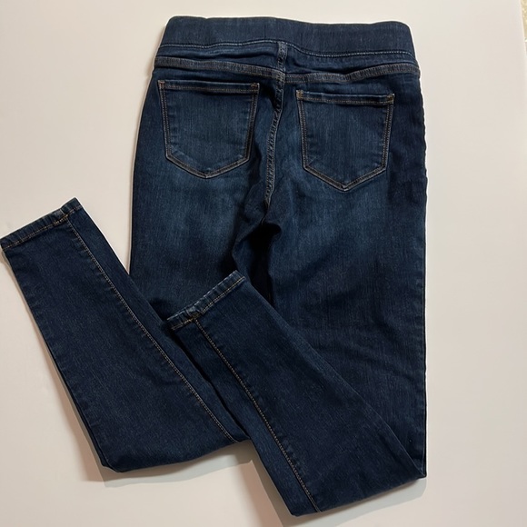 Old Navy Rockstar Skinny Jeans - Picture 2 of 4